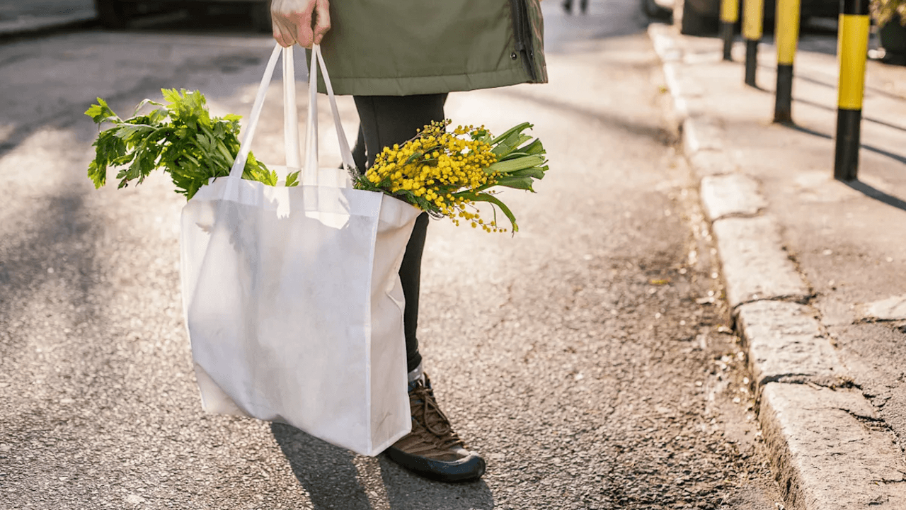 This Sustainable Diet Is Linked To Better Health & A Lower Carbon Footprint