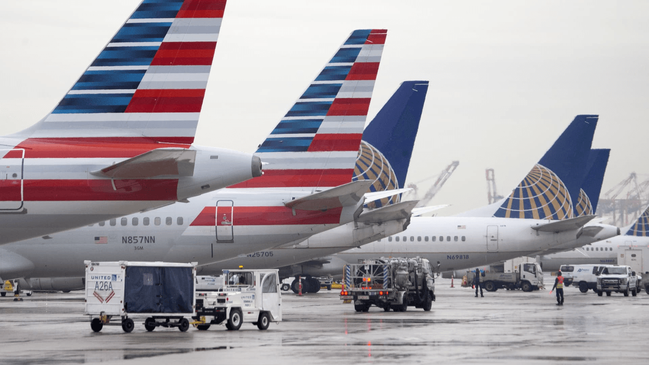 American Airlines falls 3% premarket after dismissing United megamerger