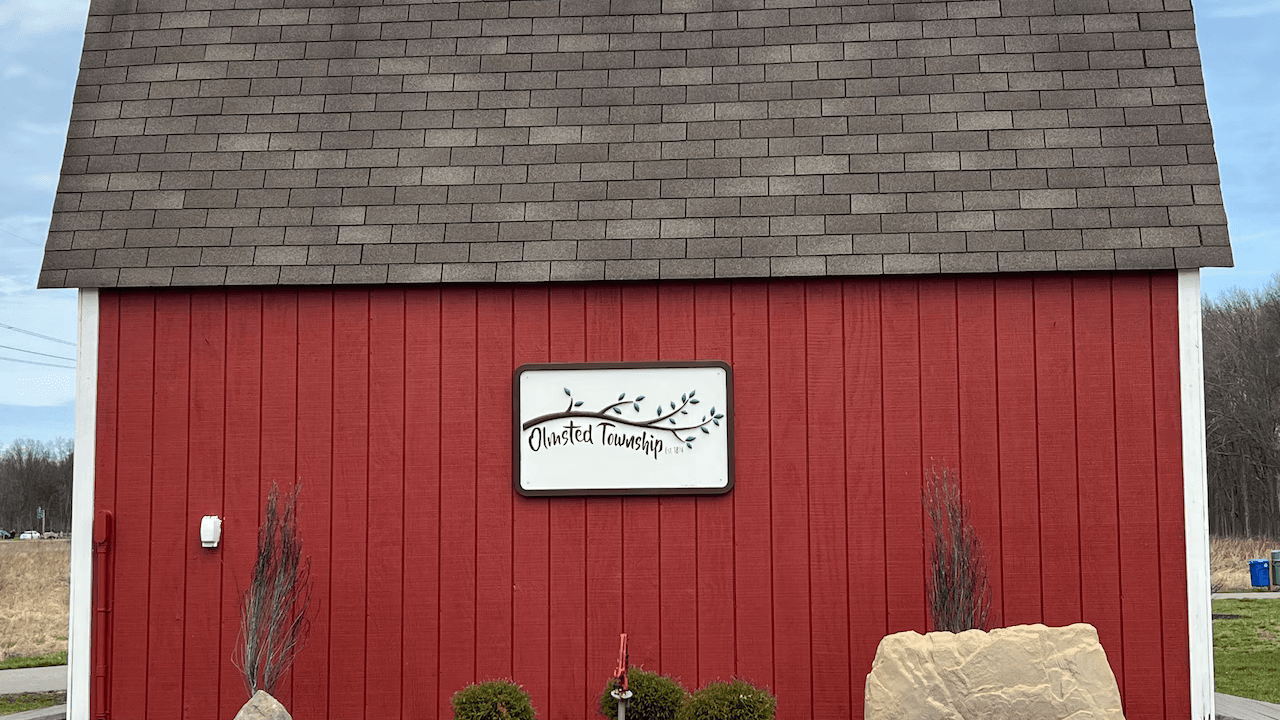 Olmsted Falls High School students craft township recreation signs: A Place in the Sun