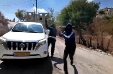 Israeli settlers attack international news team in occupied West Bank