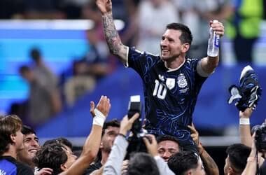 See Argentina celebrate semifinal victory over England